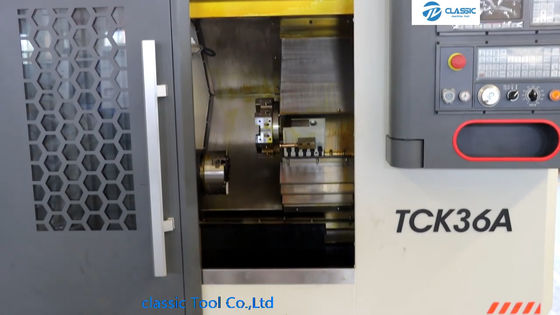 Llathe trabaja a máquina la máquina del torno del CNC TCK36A con la máquina del torno del CNC